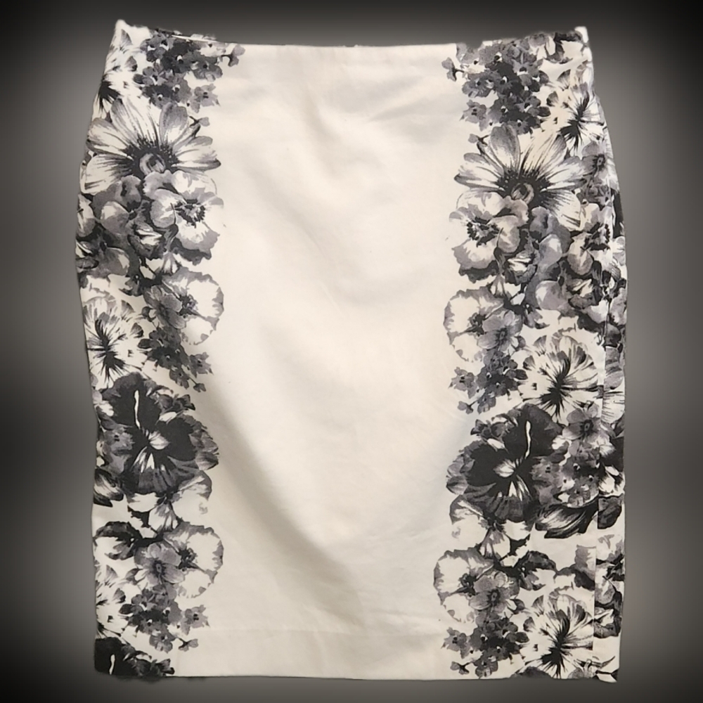 #C117 Express Petite White & Black Floral Print